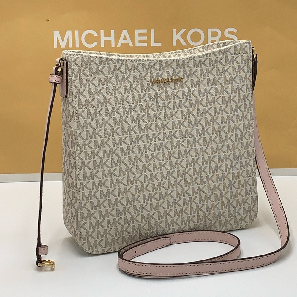 MICHAEL KORS
Jet Set Travel Large Logo Messenger Bag
COLOR PWD BLSH MLT
NWT - Picture 5 of 16